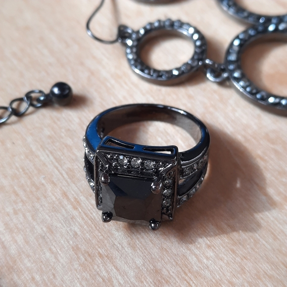 Grand subtle-Gothic jewelry set in mint condition - Picture 6 of 7